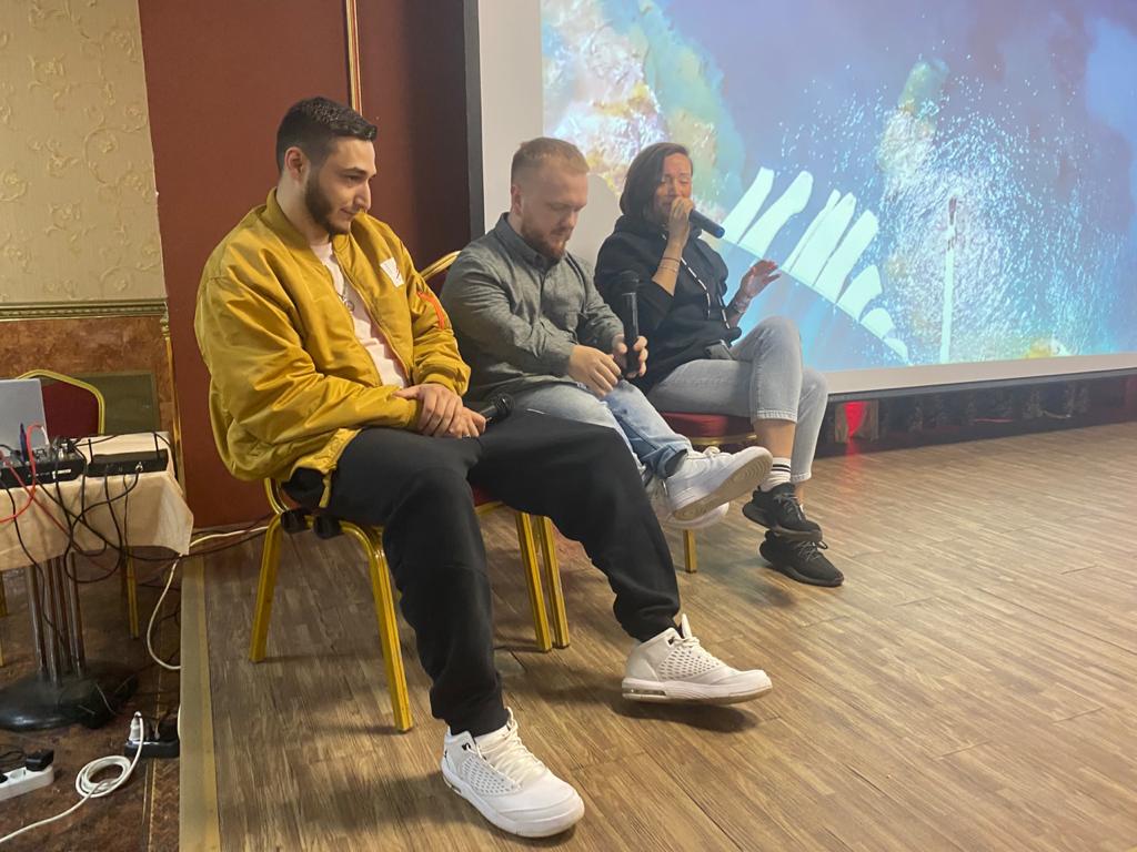 В пятницу 13-го августа во Владимире произошло знаковое событие: перевернув представление о том, что эта дата несчастливая, к нам в город прибыла звездная команда продюсерского центра «Insight People», чтобы предложить местным блогерам взаимовыгодное сотрудничество.