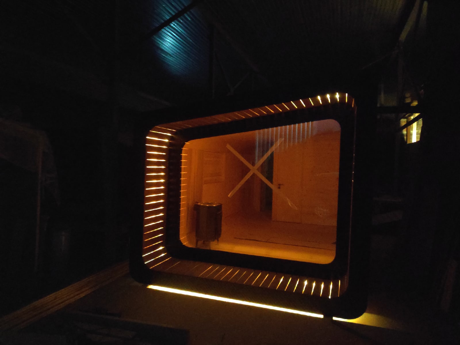 Владимирский архитектор Артём Рубцов продолжает удивлять профессиональными результатами в области создания модульных объектов. На этот раз он рассказал «Ключ-Медиа» про готовые 1,5 дома для романтического уикенда на двоих.