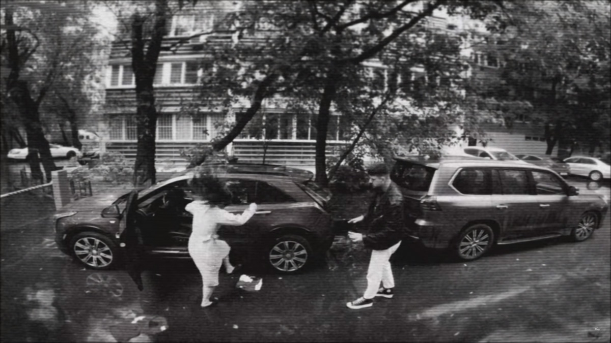 На днях в соцсетях вокалиста нашего любимого «Рекорд Оркестра» Тимофея Копылова появилась любопытная запись: «Песни о наболевшем, написанные за полчаса на Айфоне. Встречайте наш первый видеоклип (снятый тоже на Айфон) с Варварой Шмыковой в главной роли».