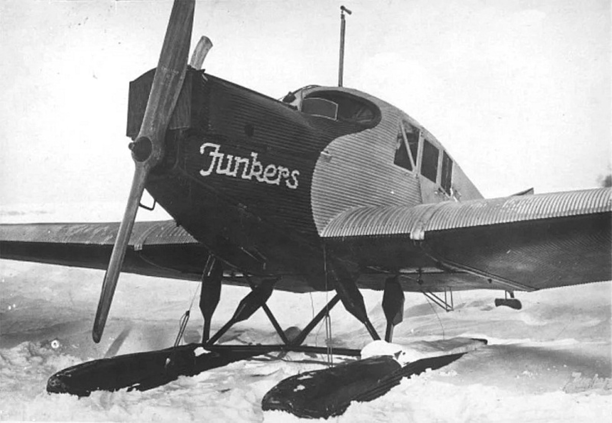 Агенты ЦРУ душу бы продали за такой отчет. Но теперь все строго по несекретным документам — рассказываем историю владимирской авиации. Ведь есть важный повод — 75-летие аэропорта «Семязино».