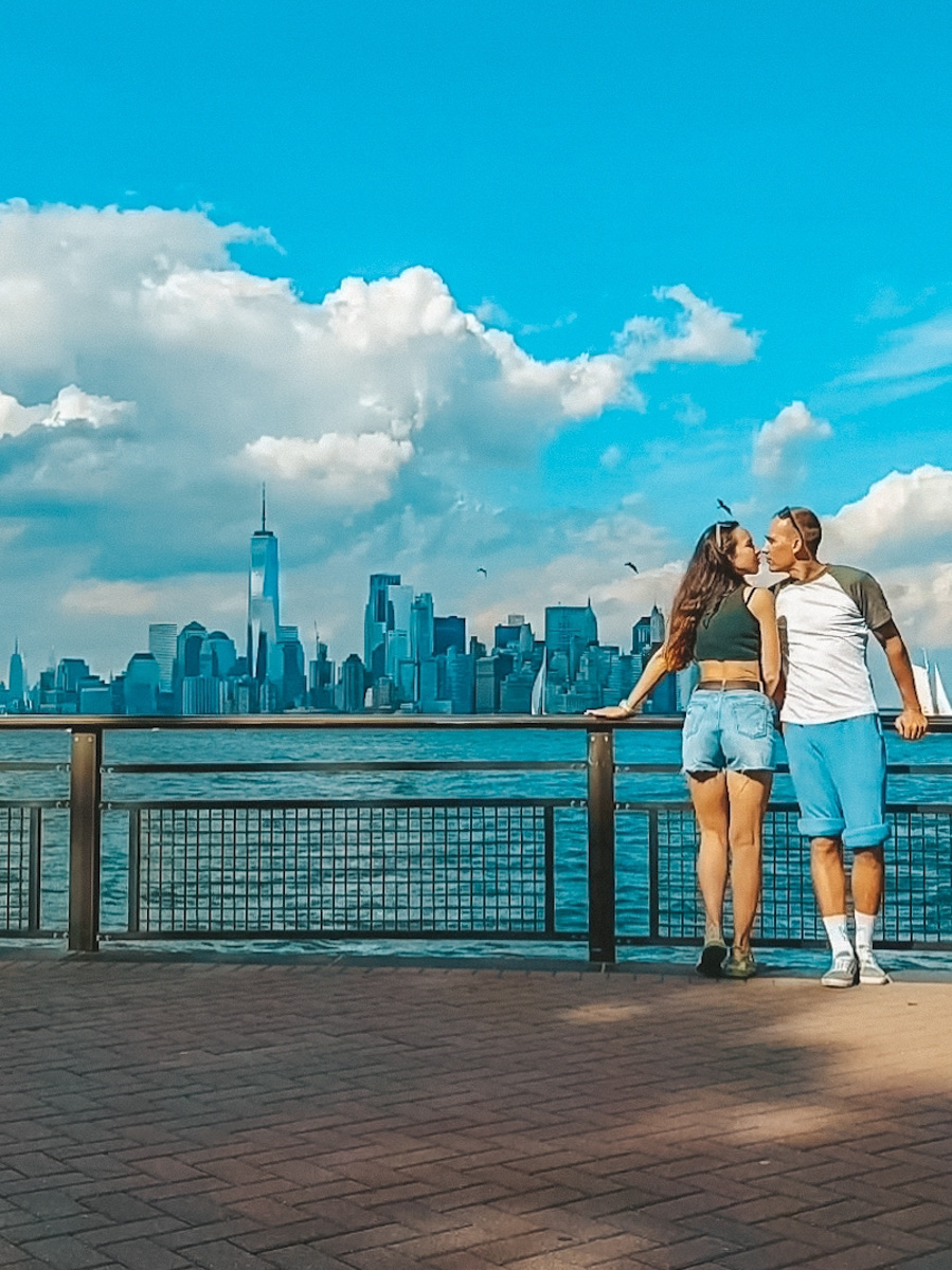 Америка была, есть и остается загадочной страной мечты, где, по мнению большинства россиян, можно легко заработать миллион и жить припеваючи. О том, как сказку сделать былью, расскажут владимирские тревел-блогеры Юлия и Никита Красновы.