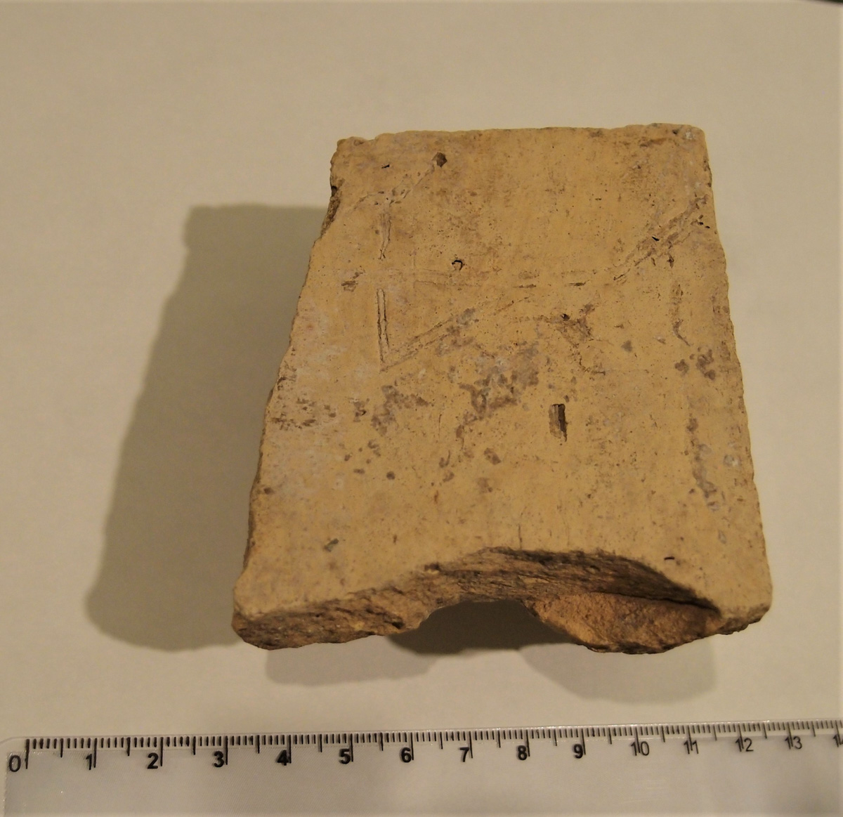 Этот экстремальный (из-за настигшей нашу страну очередной волны пандемии) археологический сезон уже, тем не менее, принес ряд сюрпризов. Сотрудники Государственного Эрмитажа, многие годы открывающие тайны истории Александровской слободы, готовы поделиться с «Ключ-Медиа» своими находками.