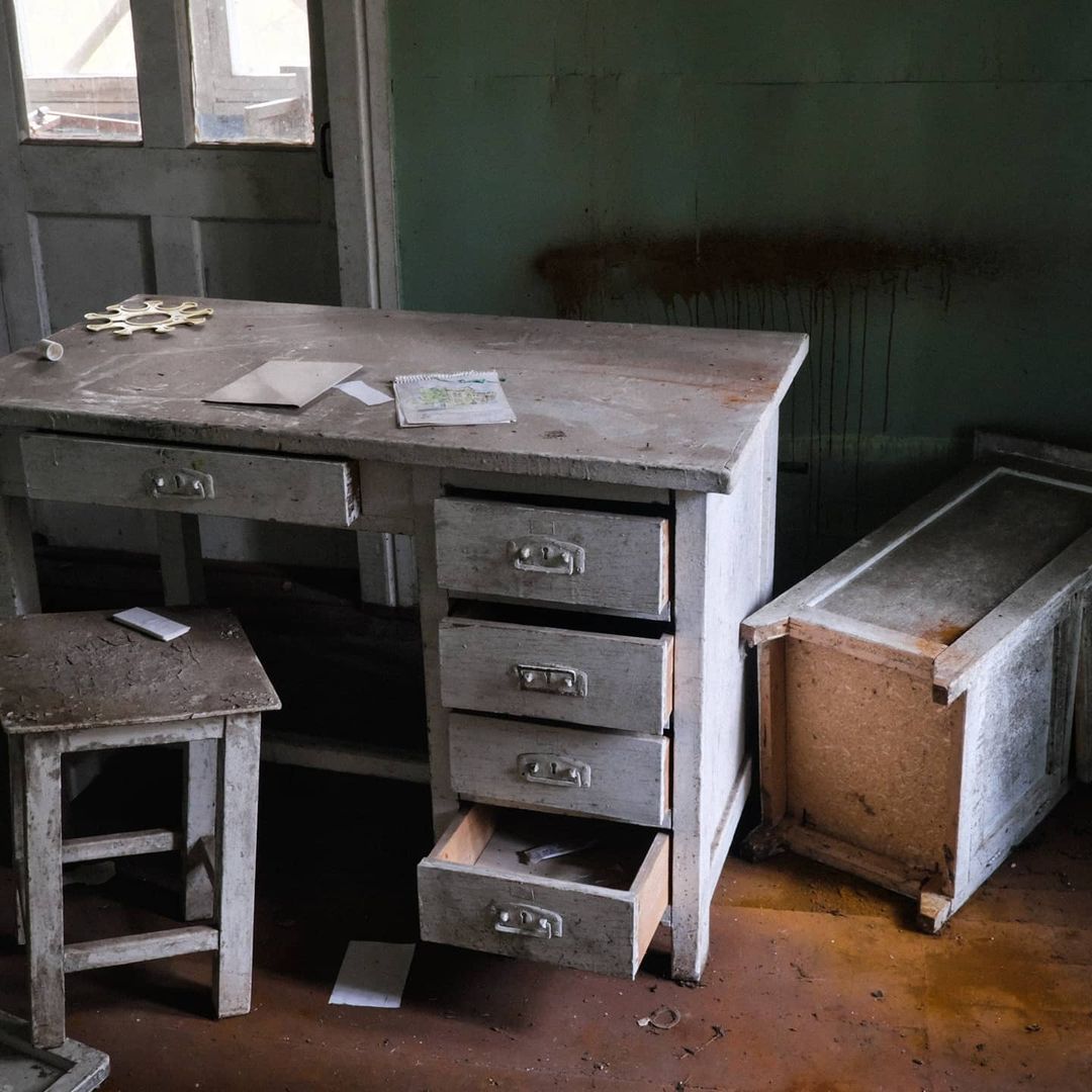 Знаете, что представляет из себя детская дача? Изучаем забытую, но хорошо сохранившуюся заброшку под Владимиром с индустриальным туристом Михаилом @abandonedvintage.