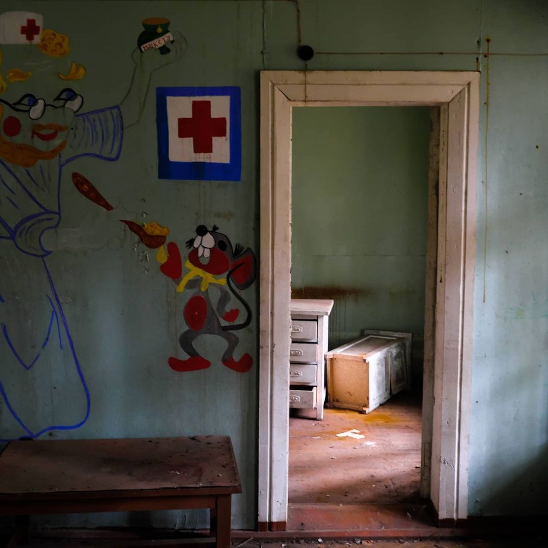 Знаете, что представляет из себя детская дача? Изучаем забытую, но хорошо сохранившуюся заброшку под Владимиром с индустриальным туристом Михаилом @abandonedvintage.