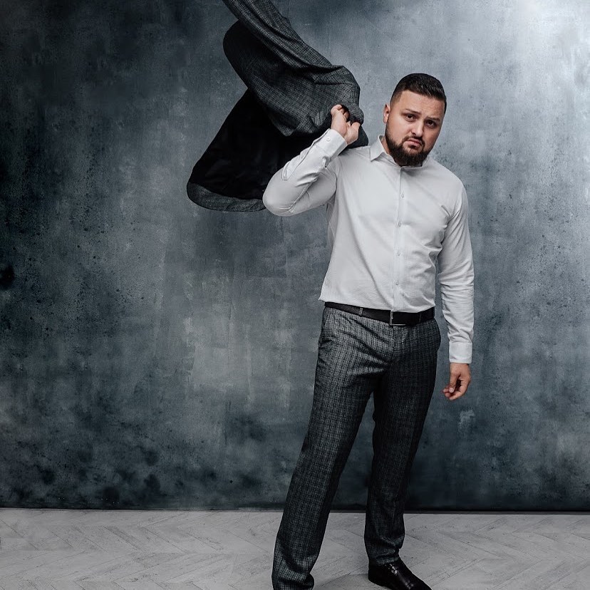 Оценили деловой стиль блогера и риелтора Владислава Брагина.