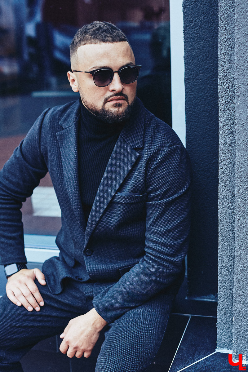 Оценили деловой стиль блогера и риелтора Владислава Брагина.