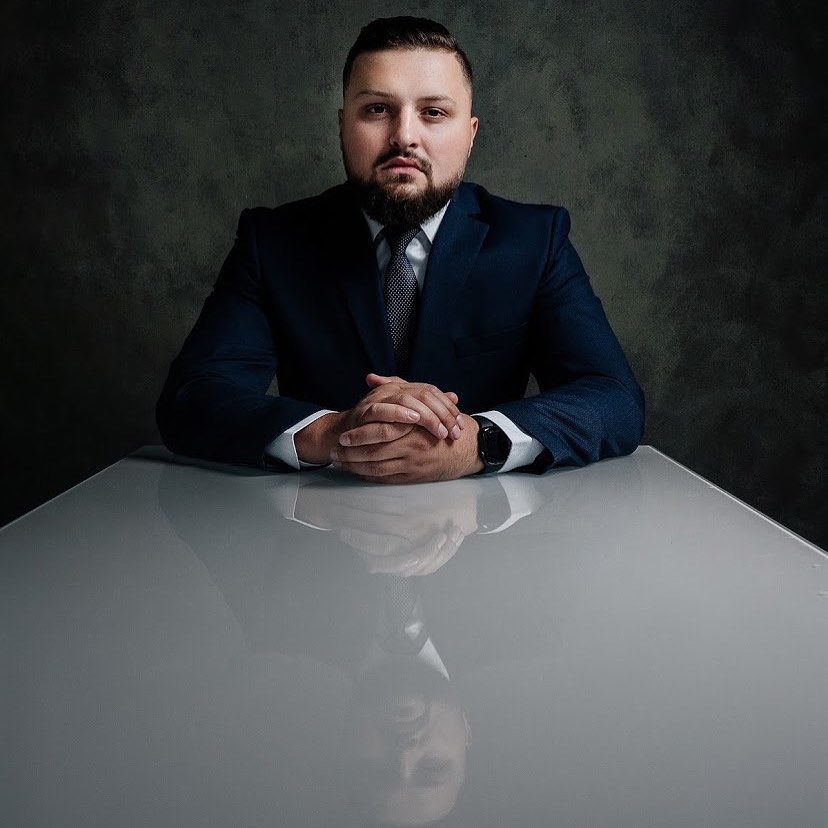 Оценили деловой стиль блогера и риелтора Владислава Брагина.