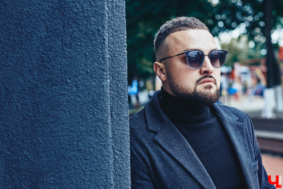 Оценили деловой стиль блогера и риелтора Владислава Брагина.