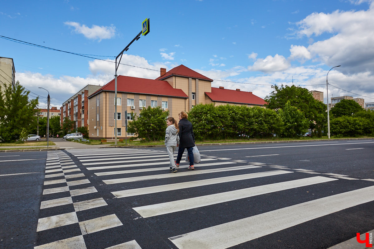 Проезд подешевеет на 4 месяца и 4 рубля, но не для всех пассажиров автобусов и троллейбусов. Увлекательная скидочная математика и другие дорожные новости в нашем сегодняшнем обзоре.
