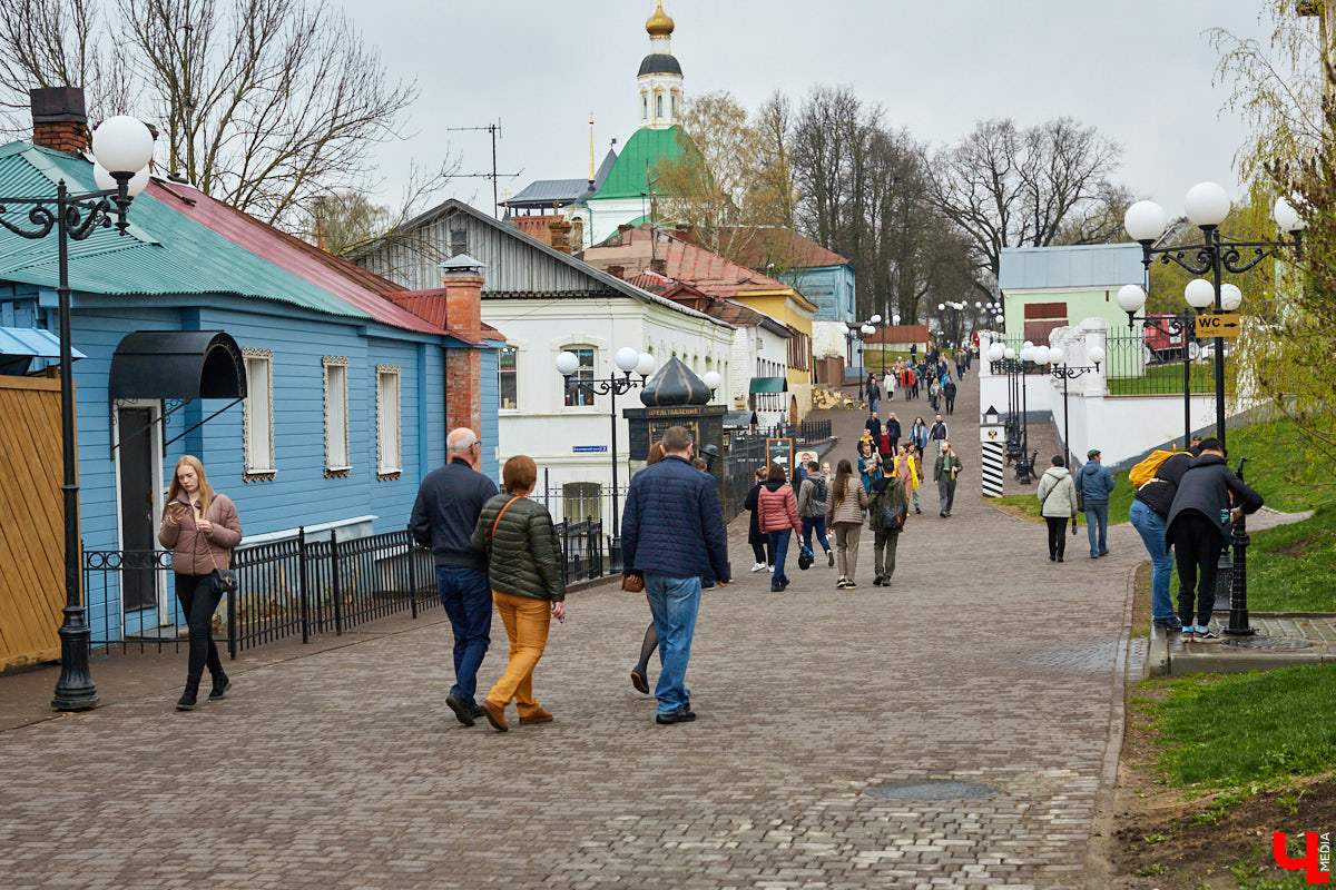 Удивительных новостей сегодня не будет: город Владимир снова в топах, честь ему и хвала. Жители региона прекрасно осведомлены о местных красотах, а также туристическом потенциале древней столицы. Интересно узнать, что о Владимирской области думают туристы?