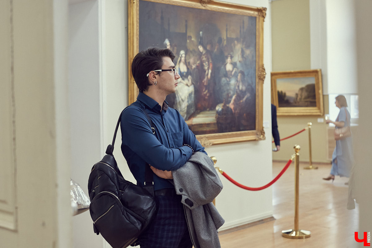 3000 рублей на «окультуривание». Молодежь может оформить «Пушкинскую карту» и бесплатно посещать музеи, спектакли и концерты. Посмотрели, где во Владимирской области уже можно потратить эти деньги.