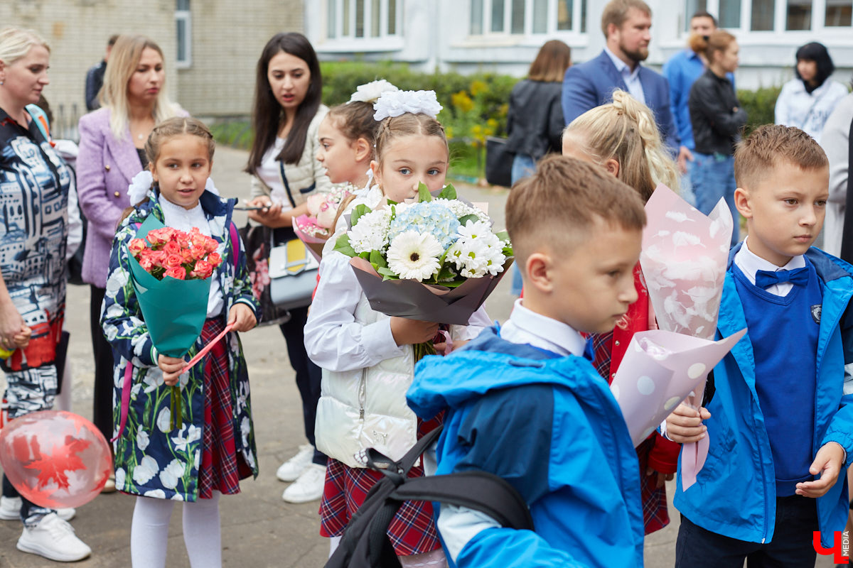 В этом году 18 тысяч первоклассников получили подарки от группы компаний «DeLavant», а также узнали о начале творческого конкурса и запуске космической продукции владимирским хлебозаводом.