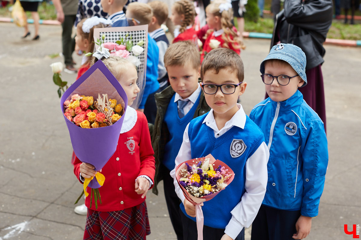 В этом году 18 тысяч первоклассников получили подарки от группы компаний «DeLavant», а также узнали о начале творческого конкурса и запуске космической продукции владимирским хлебозаводом.