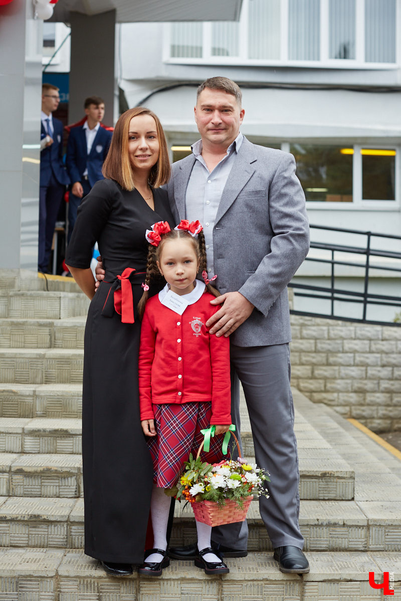 В этом году 18 тысяч первоклассников получили подарки от группы компаний «DeLavant», а также узнали о начале творческого конкурса и запуске космической продукции владимирским хлебозаводом.