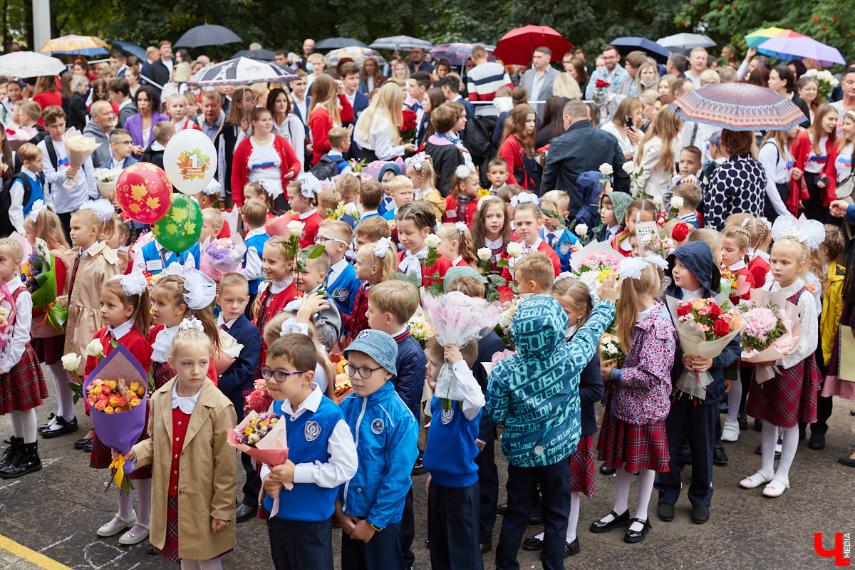 В этом году 18 тысяч первоклассников получили подарки от группы компаний «DeLavant», а также узнали о начале творческого конкурса и запуске космической продукции владимирским хлебозаводом.