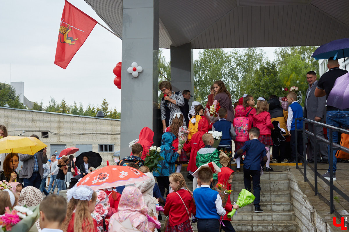 В этом году 18 тысяч первоклассников получили подарки от группы компаний «DeLavant», а также узнали о начале творческого конкурса и запуске космической продукции владимирским хлебозаводом.