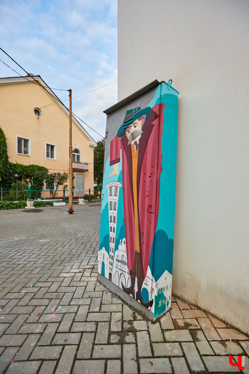 Расписанные фасады и электрощиты: что еще угодило в подборку городских арт-обновлений, кроме 72-летнего скейтера, романтичного триптиха и котиков?