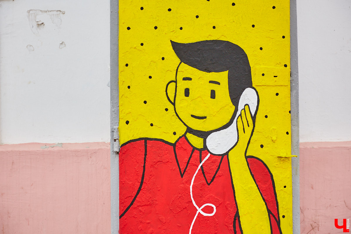 Расписанные фасады и электрощиты: что еще угодило в подборку городских арт-обновлений, кроме 72-летнего скейтера, романтичного триптиха и котиков?