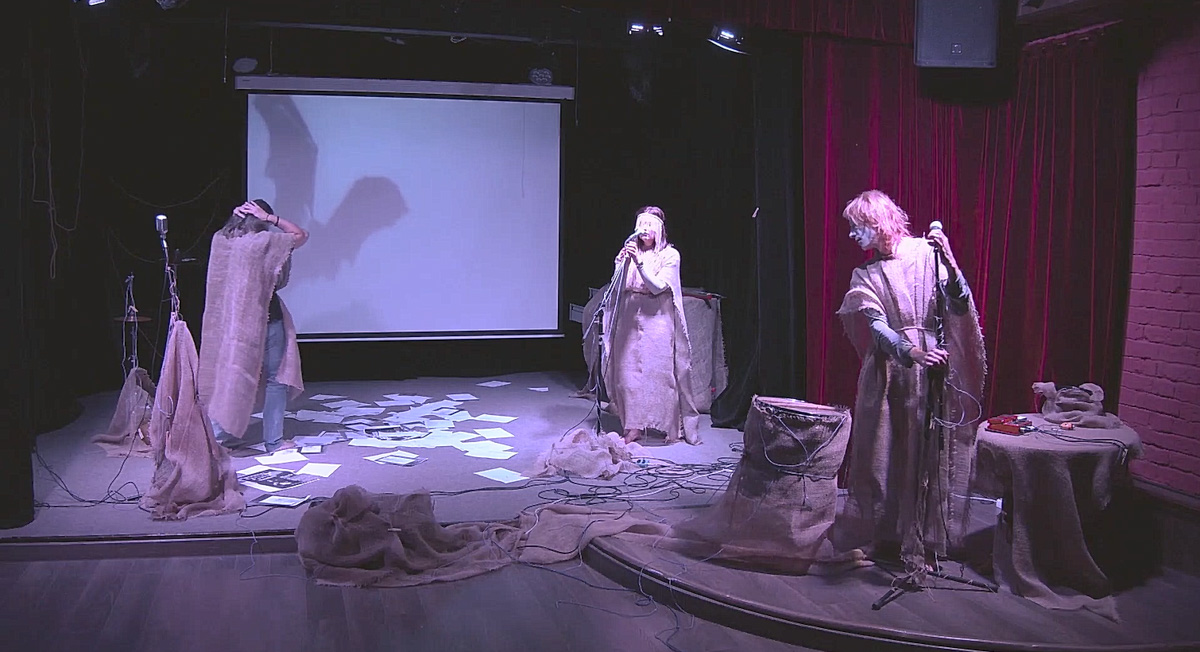 Когда год назад на владимирской сцене появился проект с замысловатым названием «Семён и Хор Блаженных имени Ф. М. Достоевского», мало кто обратил на него внимание. А ведь проект организовал Семён Здесь, в прошлом лидер и солист владимирской группы «Партизаны против PR», а еще раньше – группы «Дали».