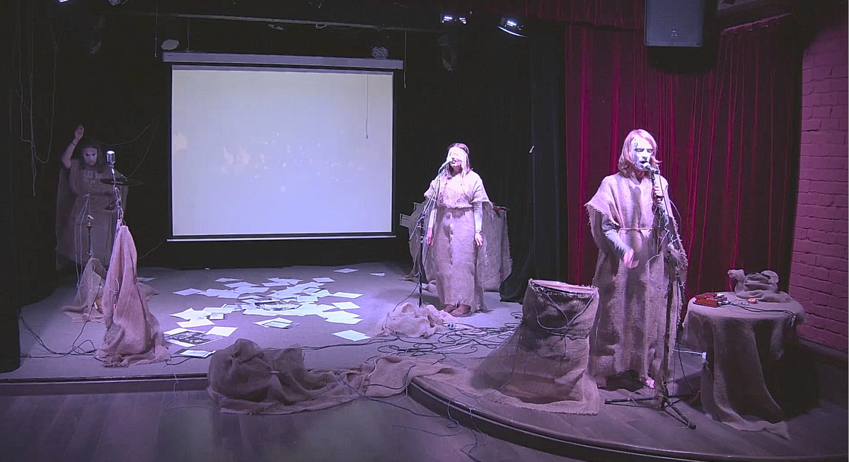 Когда год назад на владимирской сцене появился проект с замысловатым названием «Семён и Хор Блаженных имени Ф. М. Достоевского», мало кто обратил на него внимание. А ведь проект организовал Семён Здесь, в прошлом лидер и солист владимирской группы «Партизаны против PR», а еще раньше – группы «Дали».