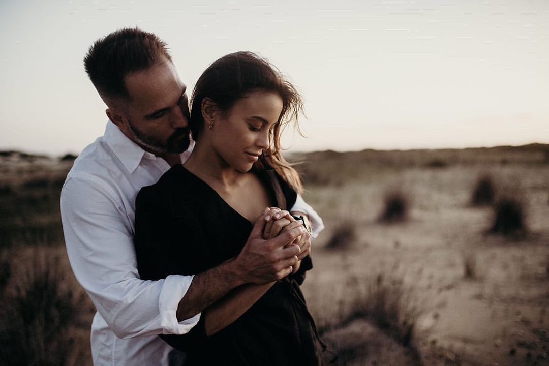 Юлия Фокина, ныне Бэггс, из Владимира переехала жить в самый теплый штат Австралии в 2019 году. Любовь к жизни и путешествиям она транслирует через свои соцсети — Instagram и YouTube-канал. Быть может, именно этот лайфстайл помог ей обрести работу мечты в туристической сфере, найти любовь и выйти замуж за известного радиоведущего?