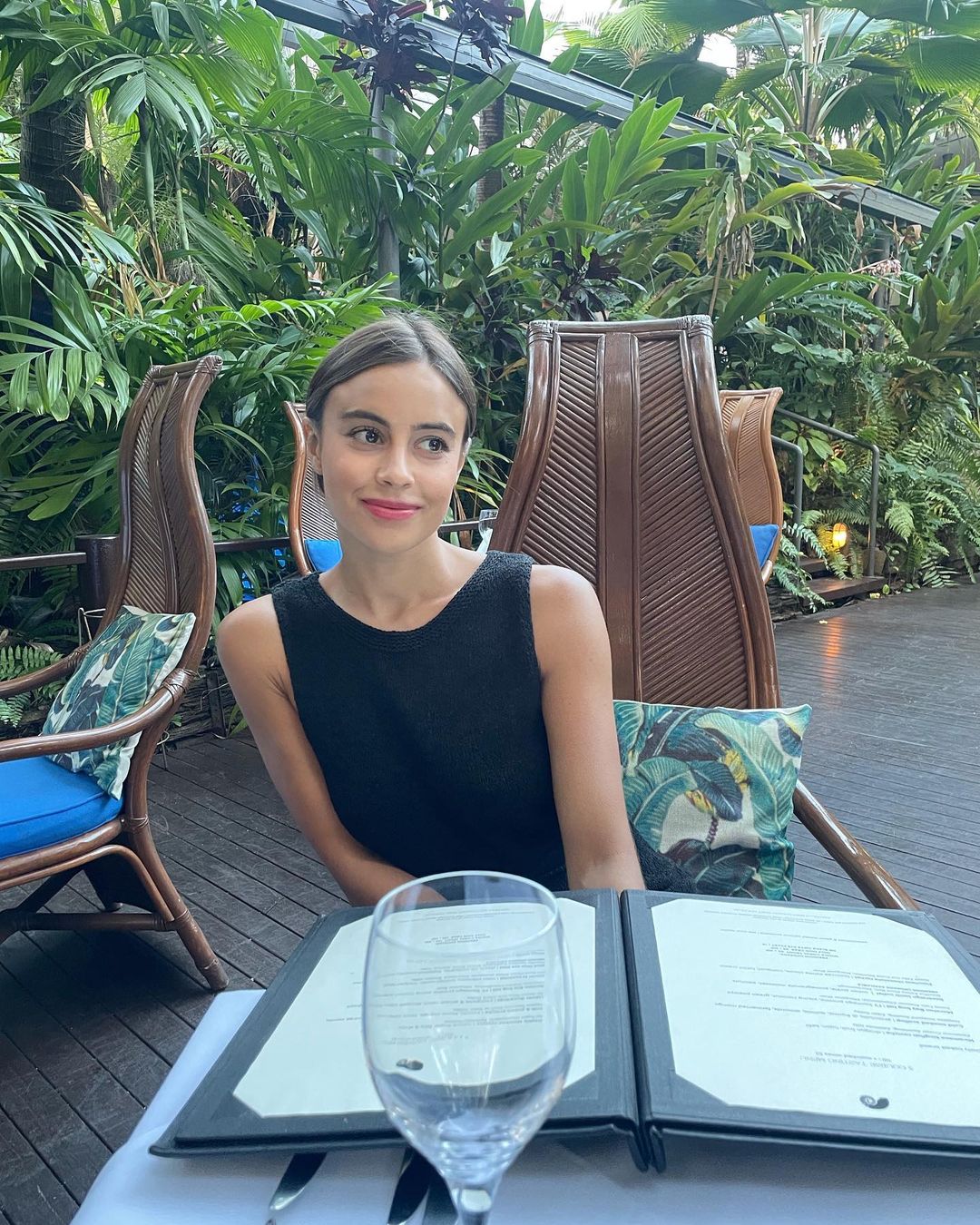 Юлия Фокина, ныне Бэггс, из Владимира переехала жить в самый теплый штат Австралии в 2019 году. Любовь к жизни и путешествиям она транслирует через свои соцсети — Instagram и YouTube-канал. Быть может, именно этот лайфстайл помог ей обрести работу мечты в туристической сфере, найти любовь и выйти замуж за известного радиоведущего?