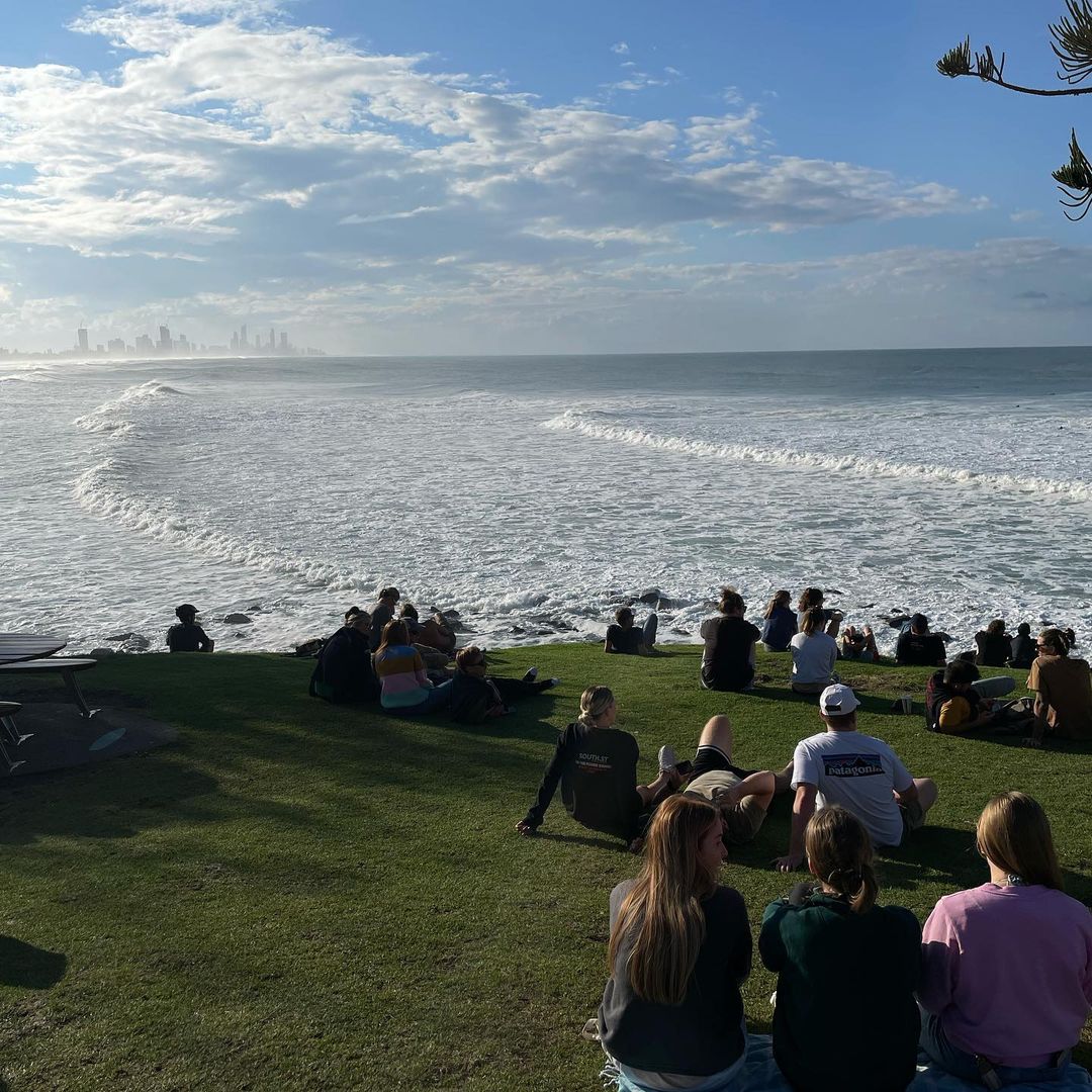 Юлия Фокина, ныне Бэггс, из Владимира переехала жить в самый теплый штат Австралии в 2019 году. Любовь к жизни и путешествиям она транслирует через свои соцсети — Instagram и YouTube-канал. Быть может, именно этот лайфстайл помог ей обрести работу мечты в туристической сфере, найти любовь и выйти замуж за известного радиоведущего?