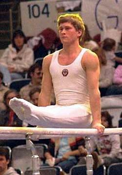 Как-то незаметно прошло 60-летие одного из мест, где растут городские легенды. В 1961-м году во Владимире открыли детскую гимнастическую школу. Мы решили вспомнить знаменитых спортсменов, которые с ее порога шагнули в мировую историю спорта.