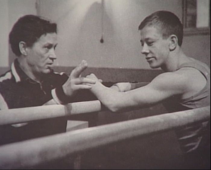 Как-то незаметно прошло 60-летие одного из мест, где растут городские легенды. В 1961-м году во Владимире открыли детскую гимнастическую школу. Мы решили вспомнить знаменитых спортсменов, которые с ее порога шагнули в мировую историю спорта.