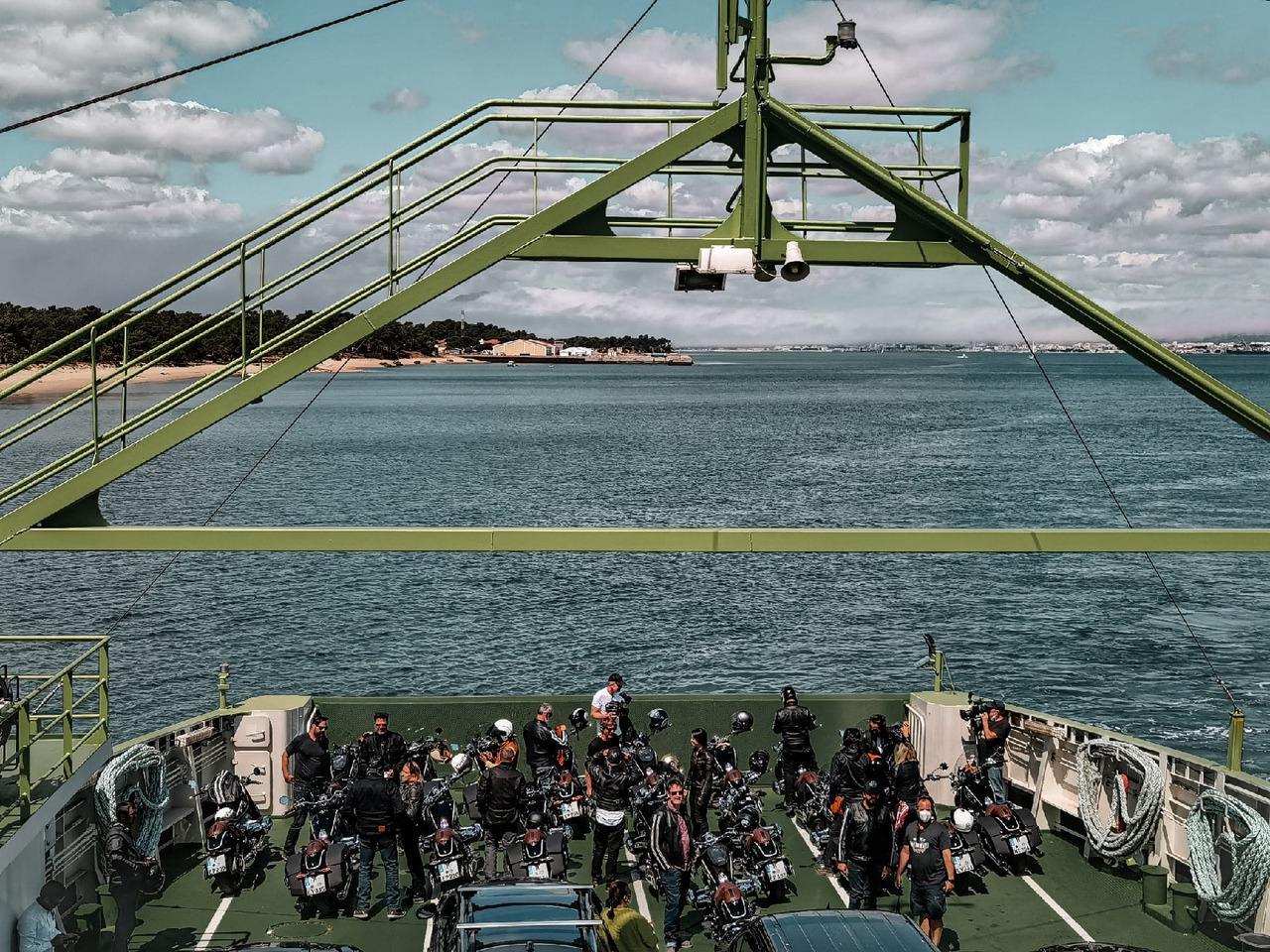 Интервью с писателем, создателем документального кино и основателем легендарного Bike Blues Festival Максимом Привезенцевым, который много лет подряд путешествует на байке.