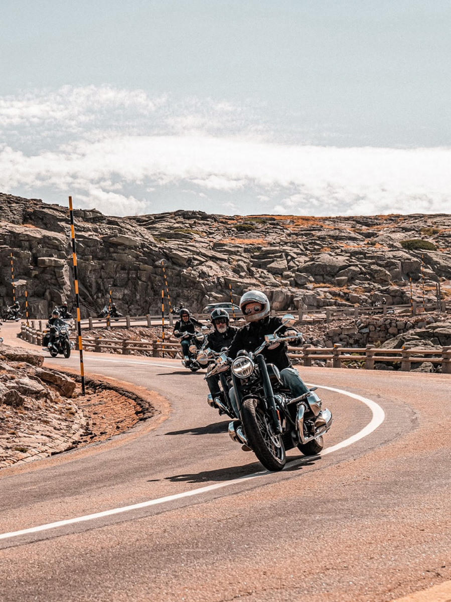 Интервью с писателем, создателем документального кино и основателем легендарного Bike Blues Festival Максимом Привезенцевым, который много лет подряд путешествует на байке.