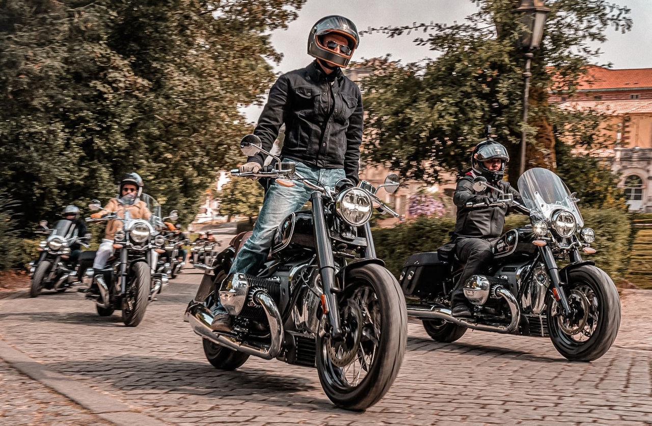 Интервью с писателем, создателем документального кино и основателем легендарного Bike Blues Festival Максимом Привезенцевым, который много лет подряд путешествует на байке.