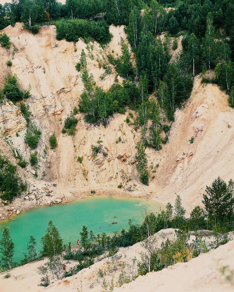 Кто-то собирает марки, монетки, предметы старины, а кто-то — совершенно странные вещи. Однако и разные породы горной руды могут оказаться не «просто камнями», а ценными артефактами. Об актуальных методах и практиках современного искусства «Ключ-Медиа» рассказал Максим Амельченко, сооснователь независимого арт-сообщества beznazvaniia.