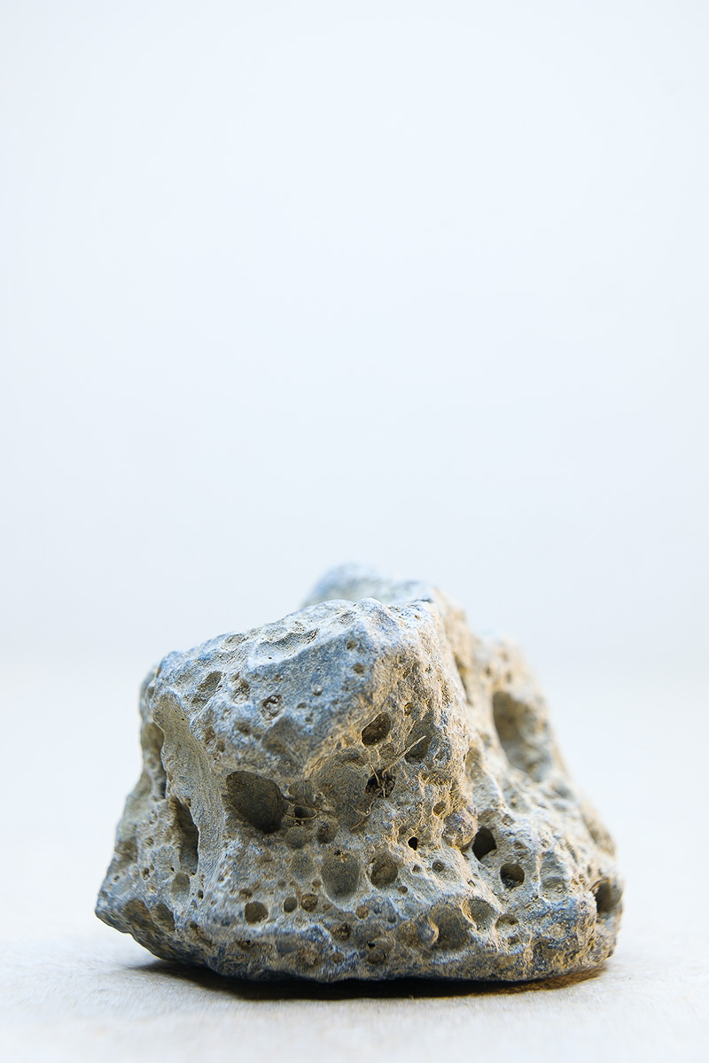 Кто-то собирает марки, монетки, предметы старины, а кто-то — совершенно странные вещи. Однако и разные породы горной руды могут оказаться не «просто камнями», а ценными артефактами. Об актуальных методах и практиках современного искусства «Ключ-Медиа» рассказал Максим Амельченко, сооснователь независимого арт-сообщества beznazvaniia.