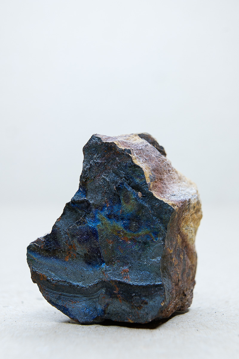 Кто-то собирает марки, монетки, предметы старины, а кто-то — совершенно странные вещи. Однако и разные породы горной руды могут оказаться не «просто камнями», а ценными артефактами. Об актуальных методах и практиках современного искусства «Ключ-Медиа» рассказал Максим Амельченко, сооснователь независимого арт-сообщества beznazvaniia.