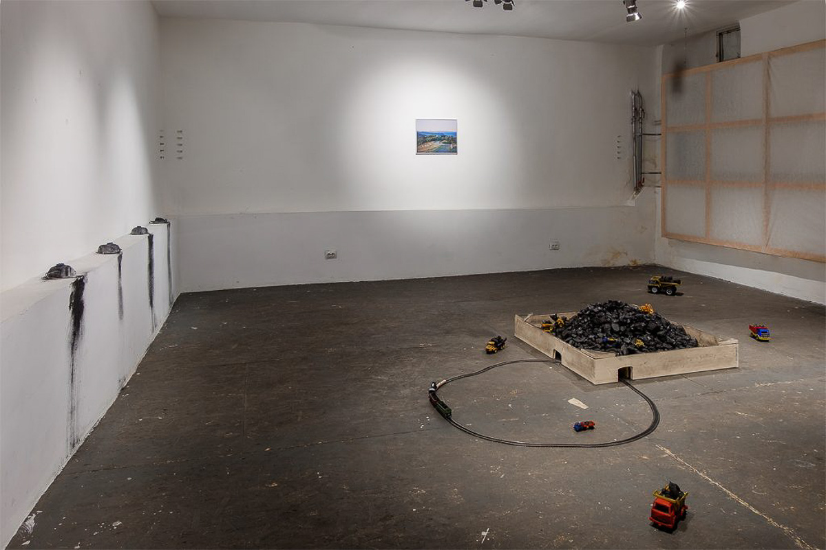 Кто-то собирает марки, монетки, предметы старины, а кто-то — совершенно странные вещи. Однако и разные породы горной руды могут оказаться не «просто камнями», а ценными артефактами. Об актуальных методах и практиках современного искусства «Ключ-Медиа» рассказал Максим Амельченко, сооснователь независимого арт-сообщества beznazvaniia.