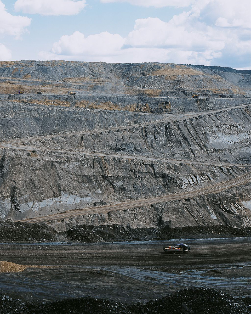 Кто-то собирает марки, монетки, предметы старины, а кто-то — совершенно странные вещи. Однако и разные породы горной руды могут оказаться не «просто камнями», а ценными артефактами. Об актуальных методах и практиках современного искусства «Ключ-Медиа» рассказал Максим Амельченко, сооснователь независимого арт-сообщества beznazvaniia.