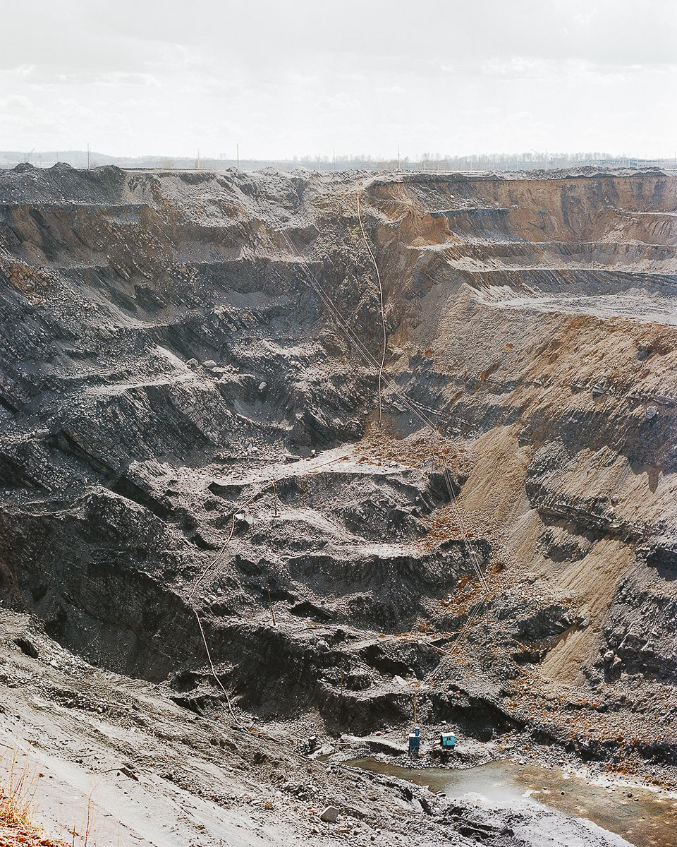 Кто-то собирает марки, монетки, предметы старины, а кто-то — совершенно странные вещи. Однако и разные породы горной руды могут оказаться не «просто камнями», а ценными артефактами. Об актуальных методах и практиках современного искусства «Ключ-Медиа» рассказал Максим Амельченко, сооснователь независимого арт-сообщества beznazvaniia.