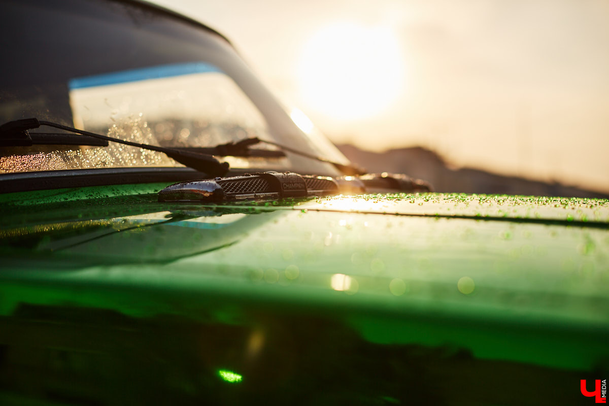 По Владимиру тюнингованные «Жигули» разъезжают около десяти лет, а не так давно сменили владельца - за рулем заметного средства передвижения теперь девятнадцатилетний студент колледжа Максим Ширкунов.