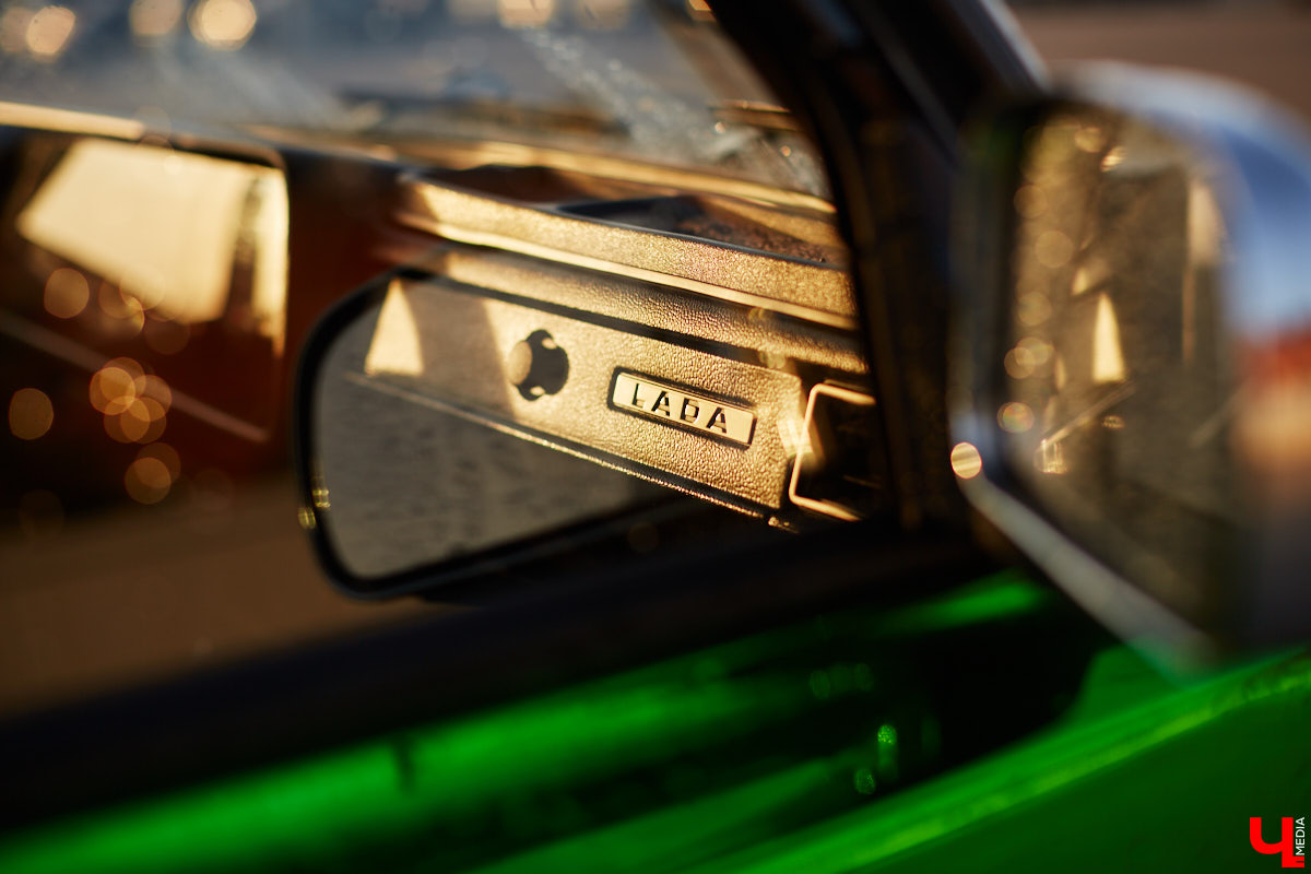 По Владимиру тюнингованные «Жигули» разъезжают около десяти лет, а не так давно сменили владельца - за рулем заметного средства передвижения теперь девятнадцатилетний студент колледжа Максим Ширкунов.