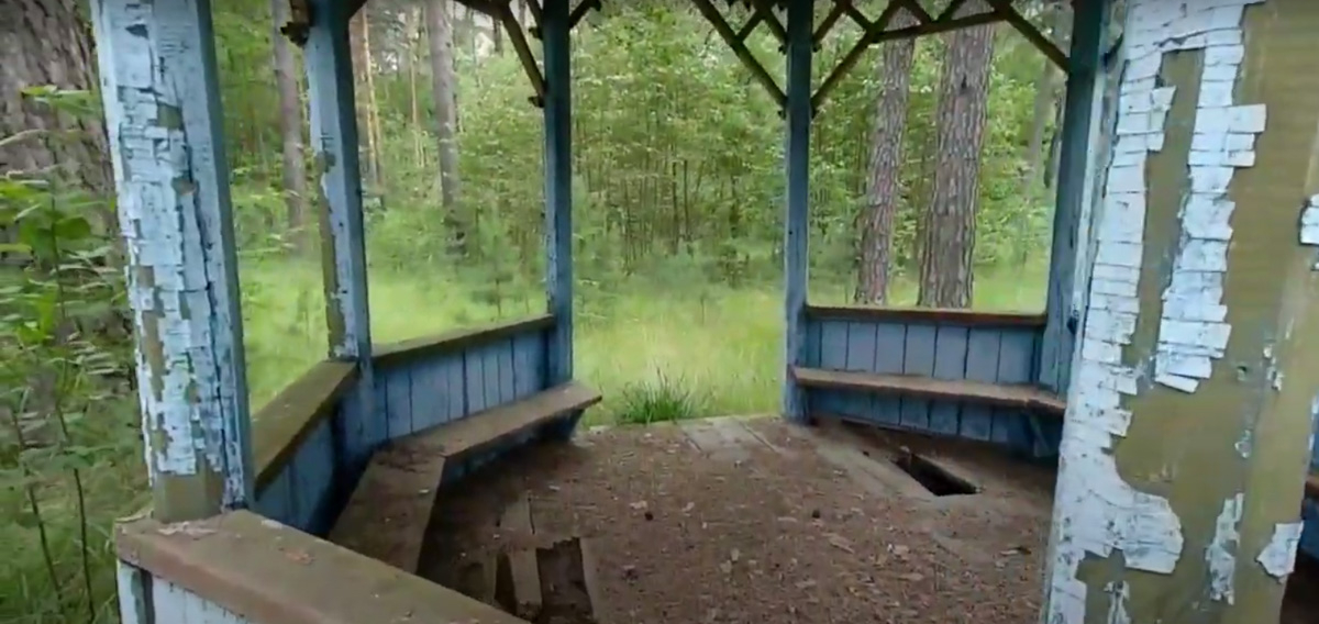 Видеоблогер Михаил Слуцкий побывал в заброшенном пионерлагере «Чайка». Он поделился с нами кадрами и впечатлениями от посещения этого объекта.