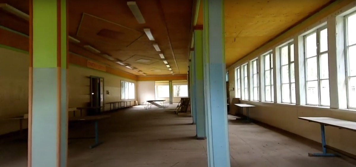 Видеоблогер Михаил Слуцкий побывал в заброшенном пионерлагере «Чайка». Он поделился с нами кадрами и впечатлениями от посещения этого объекта.