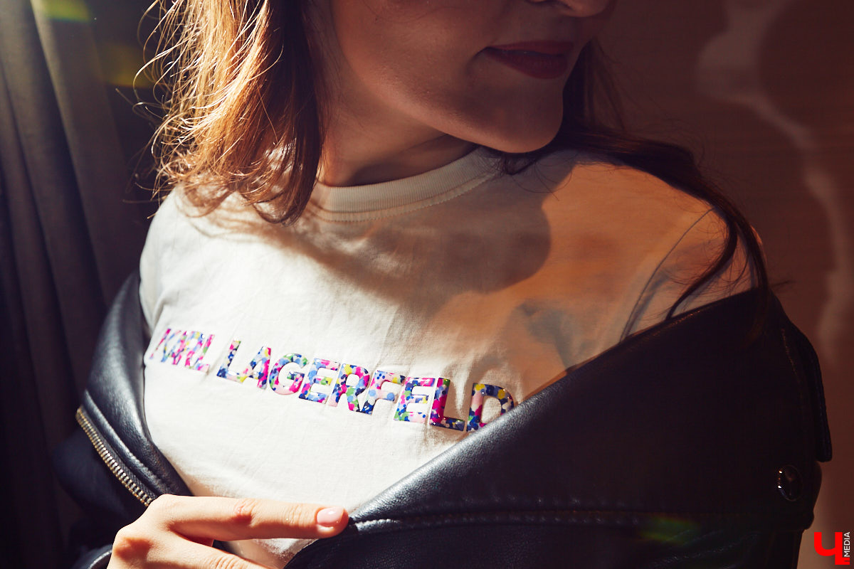 Алина Санакина работает юристом в одной из владимирских строительных компаний и большую часть своего времени проводит в офисных интерьерах, при этом не забывая о стиле. Жизнь Алины - это осознанный шопинг.