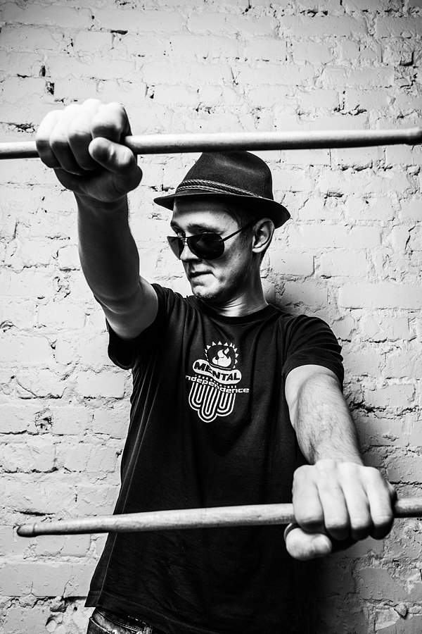 В течение лета шел первый этап барабанного конкурса Drummers United 2021. Единственный из Владимира в состязании драммеров принял участие Олег Елисеев.