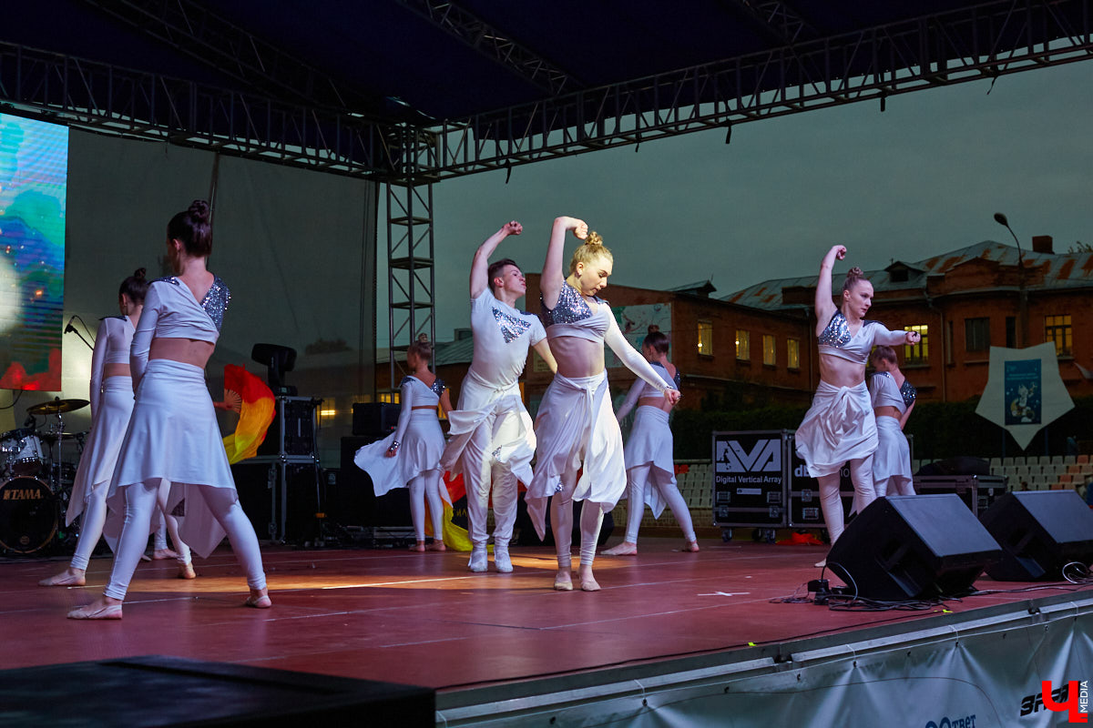 Вечернее выступление «Братьев Грим» на стадионе «Лыбедь». Как это было и при чем здесь экология?