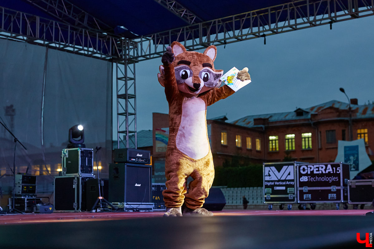 Вечернее выступление «Братьев Грим» на стадионе «Лыбедь». Как это было и при чем здесь экология?