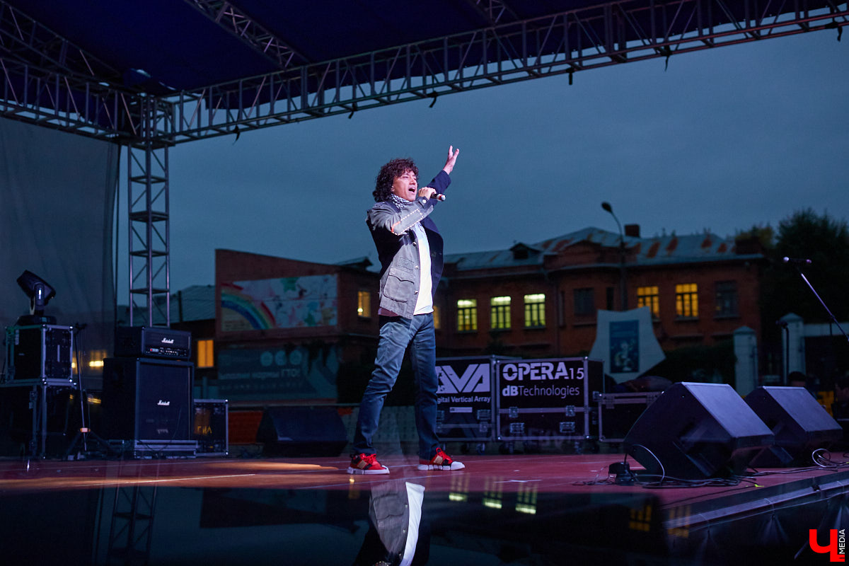 Вечернее выступление «Братьев Грим» на стадионе «Лыбедь». Как это было и при чем здесь экология?