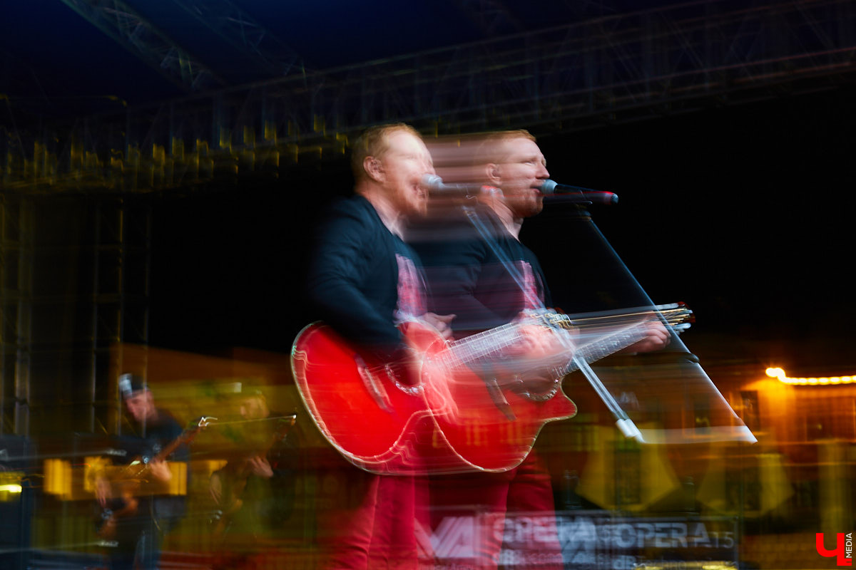 Вечернее выступление «Братьев Грим» на стадионе «Лыбедь». Как это было и при чем здесь экология?