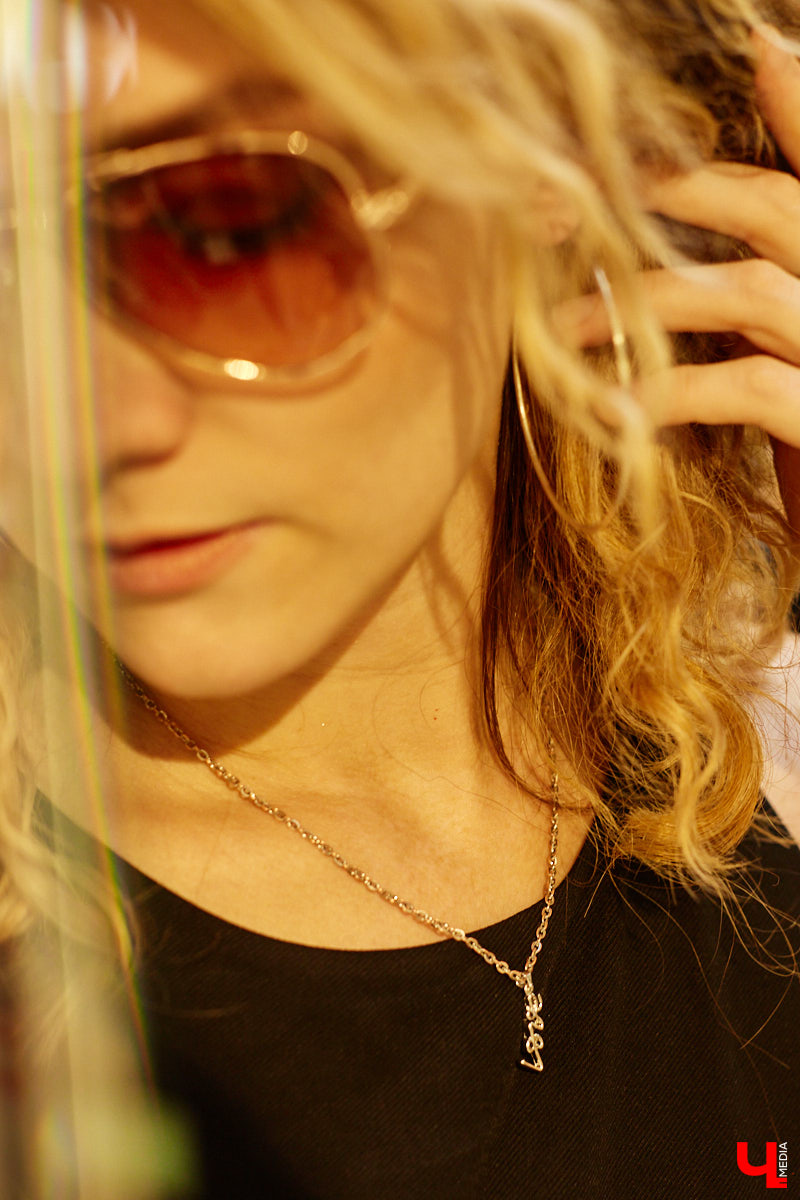 Пока фанаты ждут нового сезона «Секса в большом городе», мы со стилистом Ириной Безбородовой и очаровательной Екатериной Лебедь отправились на шопинг. И попробовали повторить культовые образы Кэрри Брэдшоу. Спойлер: у нас получилось!