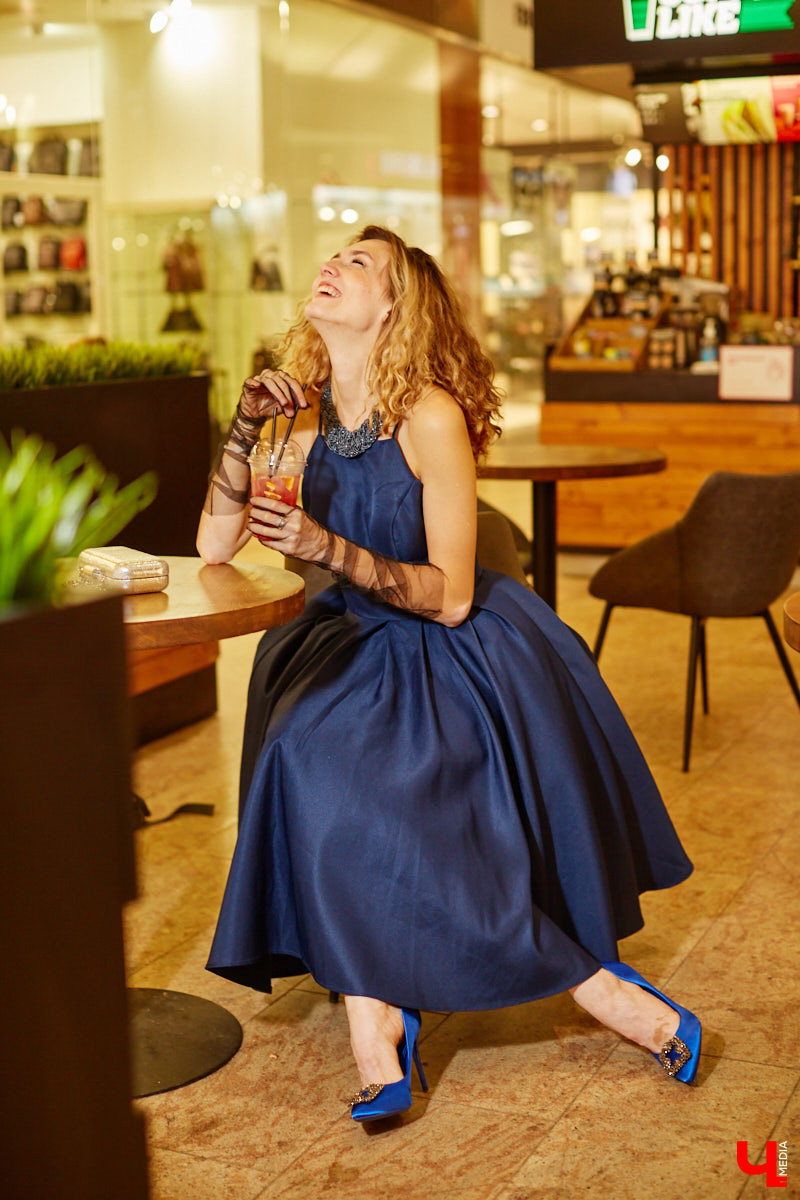 Пока фанаты ждут нового сезона «Секса в большом городе», мы со стилистом Ириной Безбородовой и очаровательной Екатериной Лебедь отправились на шопинг. И попробовали повторить культовые образы Кэрри Брэдшоу. Спойлер: у нас получилось!